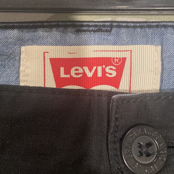 Levi’s Black Cargo Shorts - Picture 3 of 3